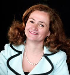 Енні МакКі Енні МакКі