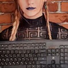 Лола Жива Лола Жива