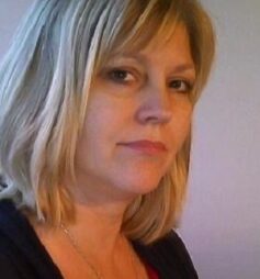 Аслауґ Йоунсдоттір Аслауґ Йоунсдоттір