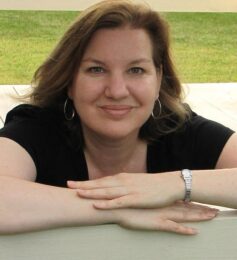 Карен Мак-Квесчін Карен Мак-Квесчін