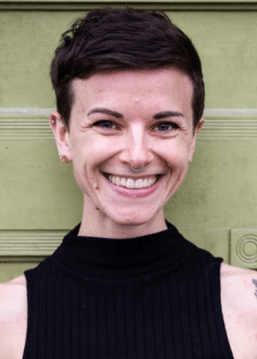 Яна Теллон-Гікс Яна Теллон-Гікс