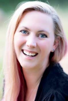 Ребекка Яррос Ребекка Яррос