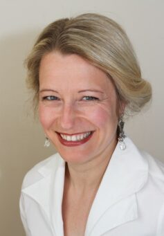 Люсі Адлінґтон Люсі Адлінґтон