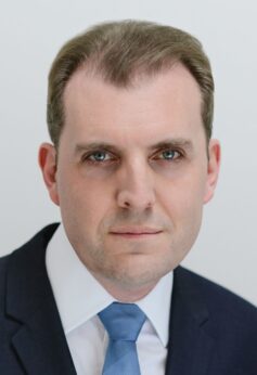 Том Стендідж Том Стендідж