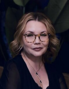 Дженіва Лі Дженіва Лі